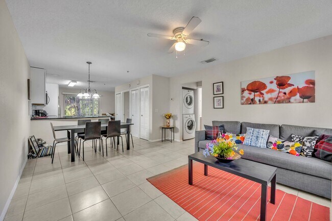 Building Photo - UCF Condo Utilities included
