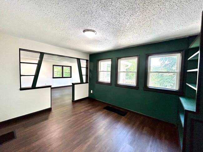 Building Photo - 8 Florissant Ave