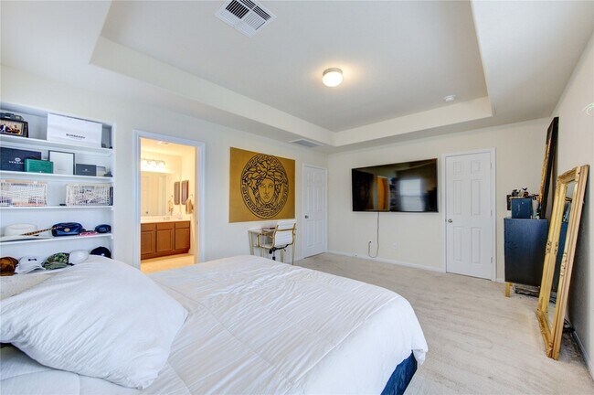 Building Photo - 3330 Madison Elm St