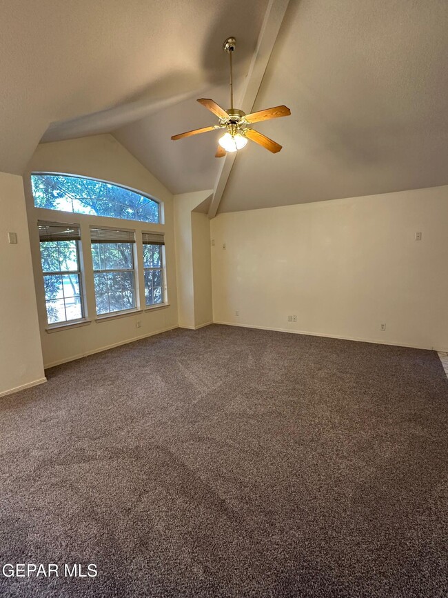 Building Photo - 380 Jardin Bello Ave