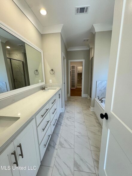 Building Photo - 115 Southern Oak Wy