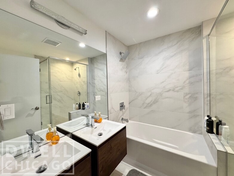 Building Photo - 2550 W Thomas St