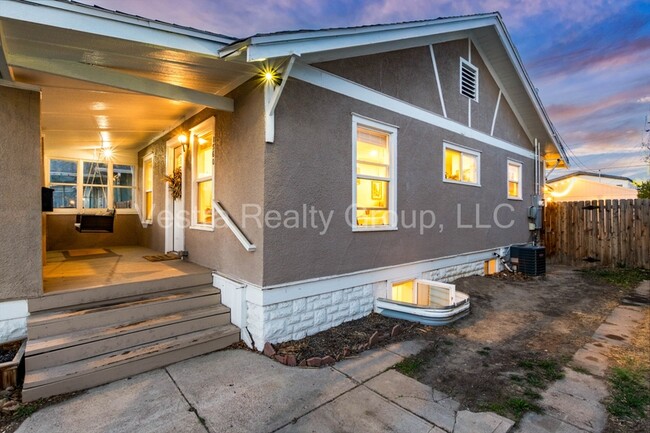 Building Photo - 1560 Ulster St