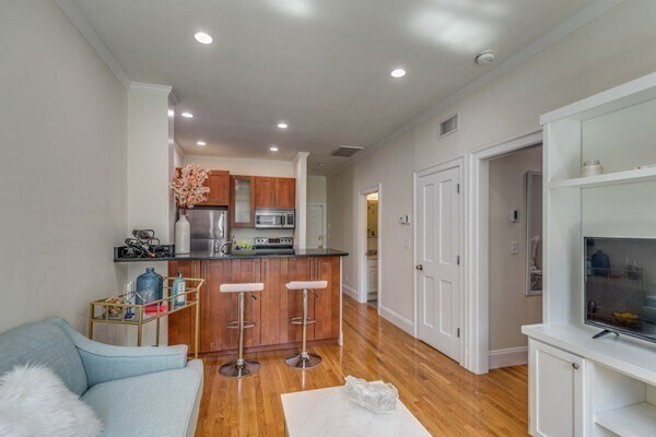 Building Photo - 15 Garrison St