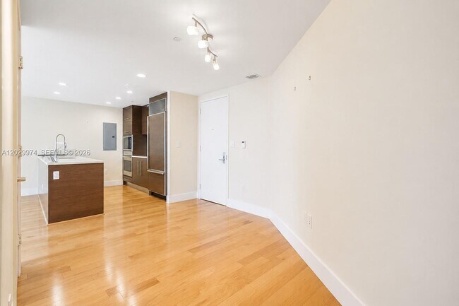 Building Photo - 475 Brickell Ave