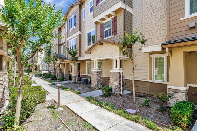 Building Photo - 6704 S Mariposa Ln