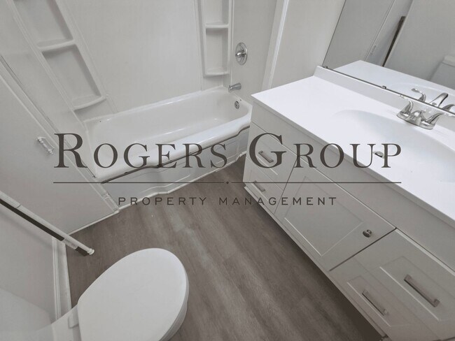 Building Photo - 926 Gay St