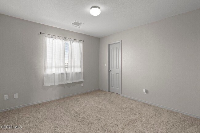 Building Photo - 5028 Silver Ranch Ave