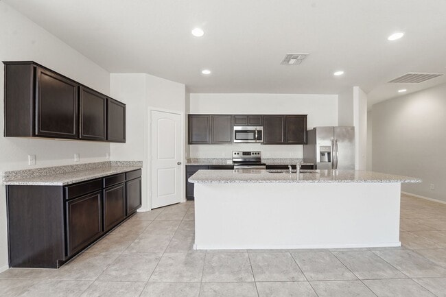 Building Photo - Stylish 3BR Home with Granite Counters + Community Parks & Splash Pads