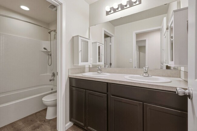 Building Photo - MOVE IN READY NOW! A/C! Multi generational living? Home office? Tumwater School District