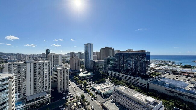 Building Photo - PET FRIENDLY! BEAUTIFUL 2 BEDROOM UNIT ON ...