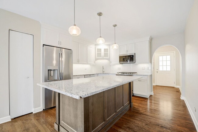 Building Photo - 3252 Cool Springs Ct