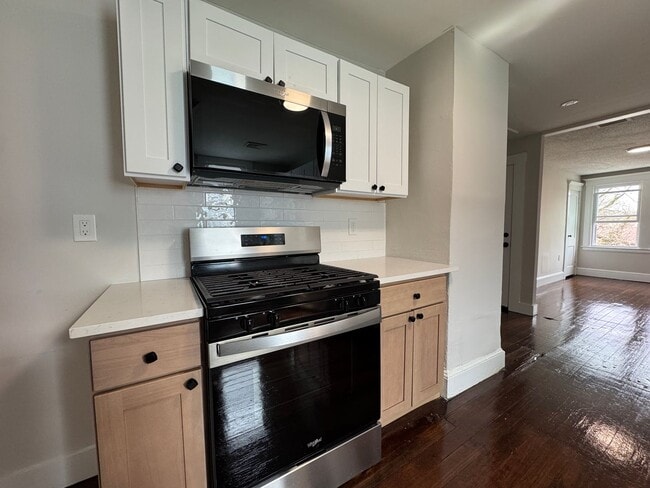 Building Photo - 47-49 Mead St