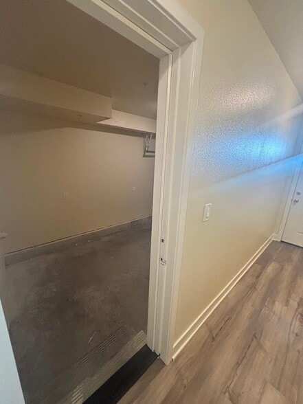 Building Photo - 630 1/2 W 79th St