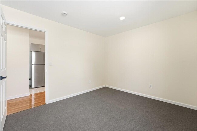 Building Photo - 624 Bramhall Ave