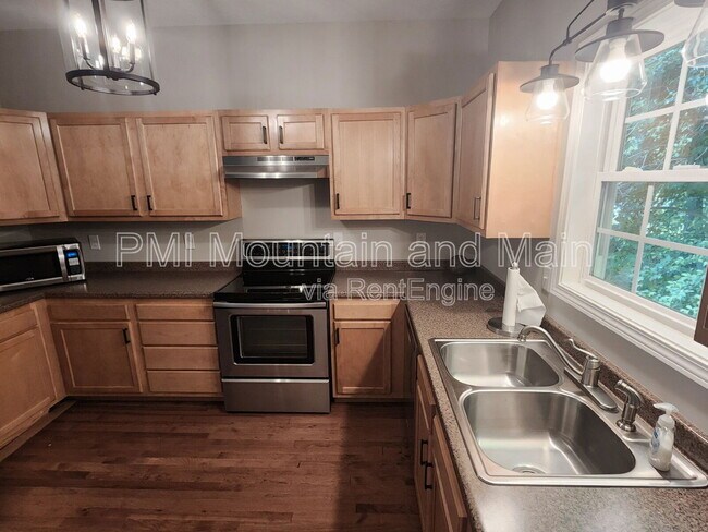 Building Photo - 50 Winterwind Dr