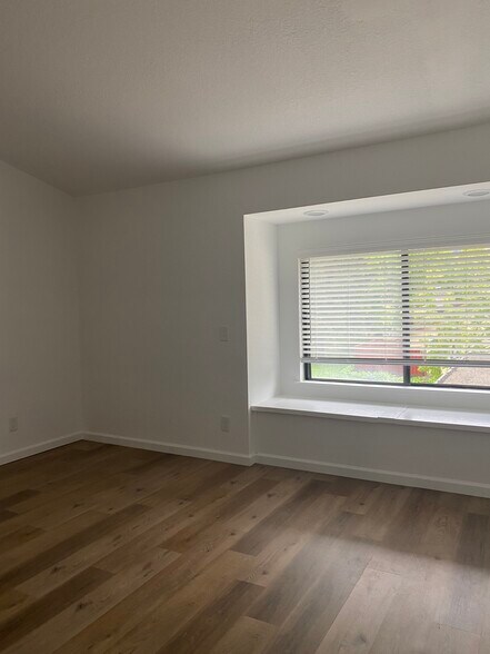 Building Photo - 1504 Woodlake Dr