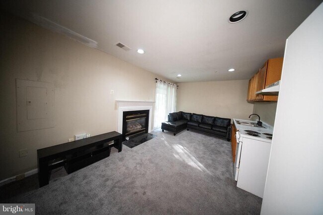 Building Photo - 853 Faraway Ct