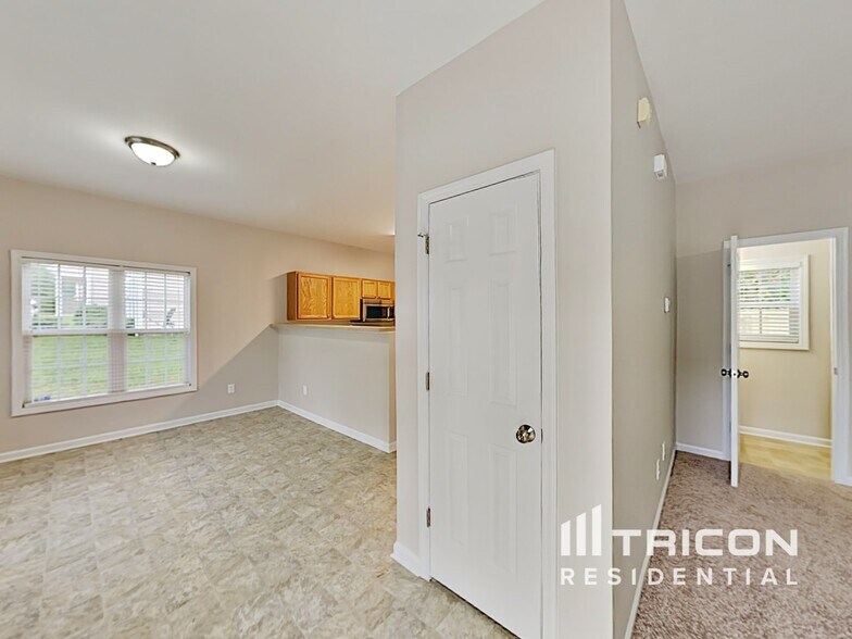 Building Photo - 5513 Landreaux Dr