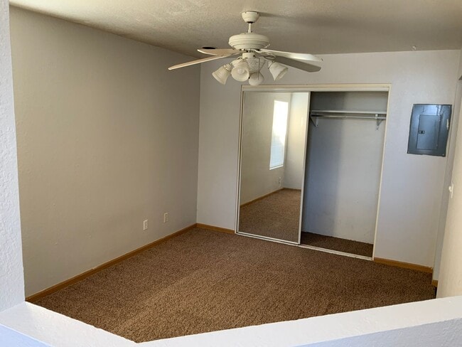 Building Photo - 325-325 Washington St