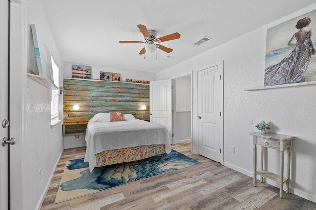 Building Photo - 139 W Palm