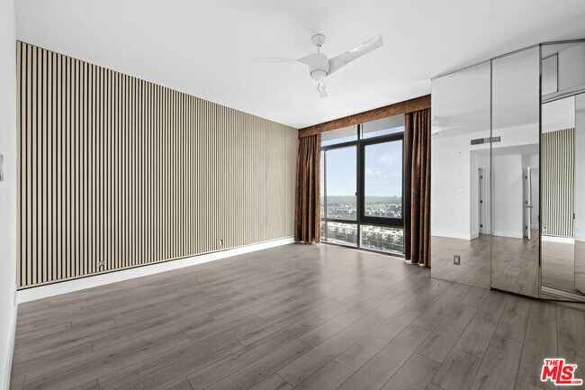 Building Photo - 4267 Marina City Dr