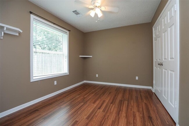 Building Photo - 22815 Red River Dr