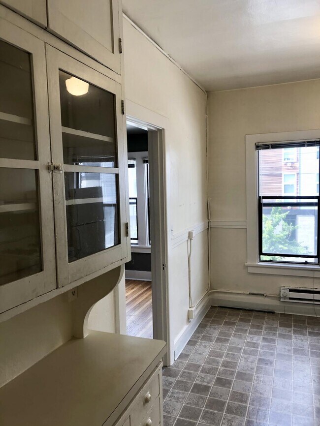 Building Photo - Snyder/Duke Apts - 1 bedroom
