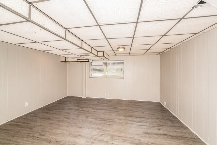 Building Photo - 724 Country View Dr NE