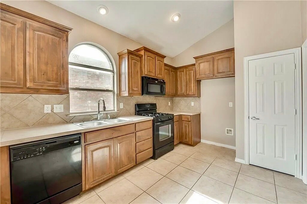 Kitchen - 2716 Twinflower Dr