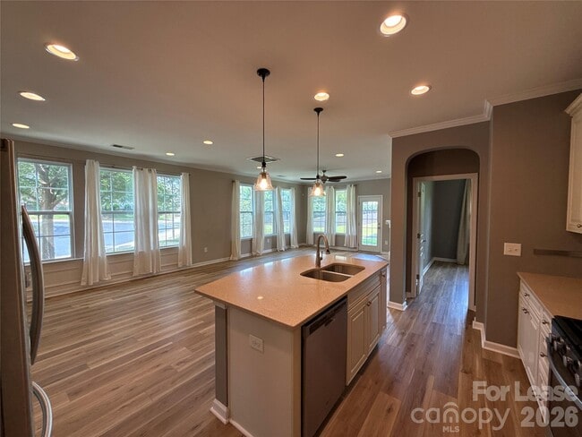 Building Photo - 5818 Glenmore Garden Dr
