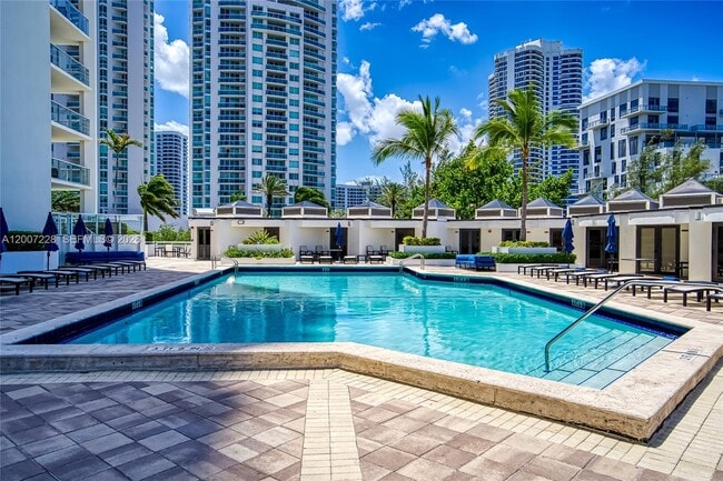 Building Photo - 19500 Turnberry Way
