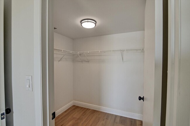 Building Photo - Gorgeous Updated Tierra Verde Annual Unfurnished Waterfront Condo 2/2 w/Garage