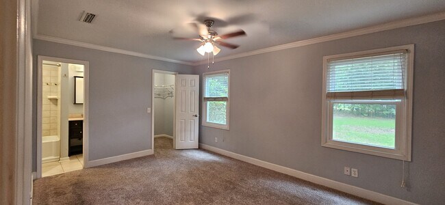 Building Photo - 1117 Appian Way
