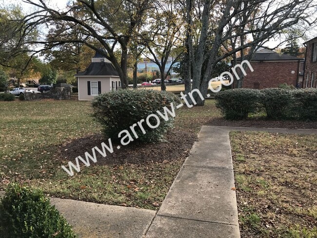 Building Photo - 5025 Hillsboro Pike