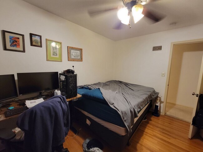 Building Photo - 3bd/2ba Mpls House with Optional 3rd Bd & ...