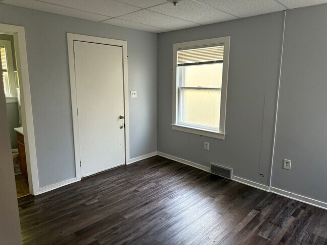 Building Photo - 226 E Maple St