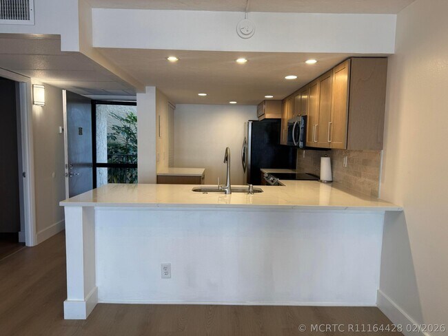Building Photo - 12 Royal Palm Way