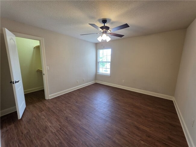 Building Photo - 605 NW 17th Ct
