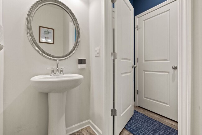 Building Photo - Gorgeous 3 BR/2.5 BA Townhome in Marietta-...