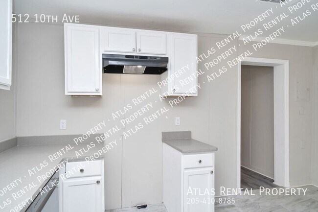 Building Photo - 512 10th Ave