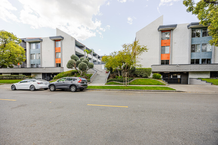 Building Photo - 611 N Howard St