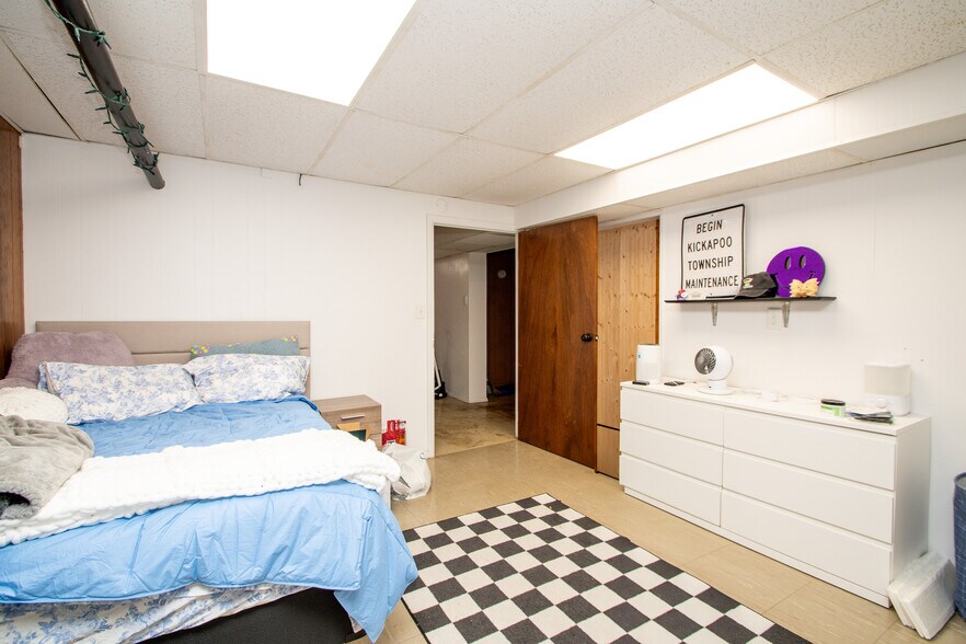 Building Photo - 1411 W Barker Ave