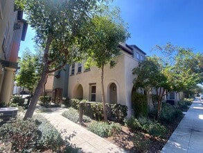 Building Photo - Victoria Gardens Three Bedroom Condo