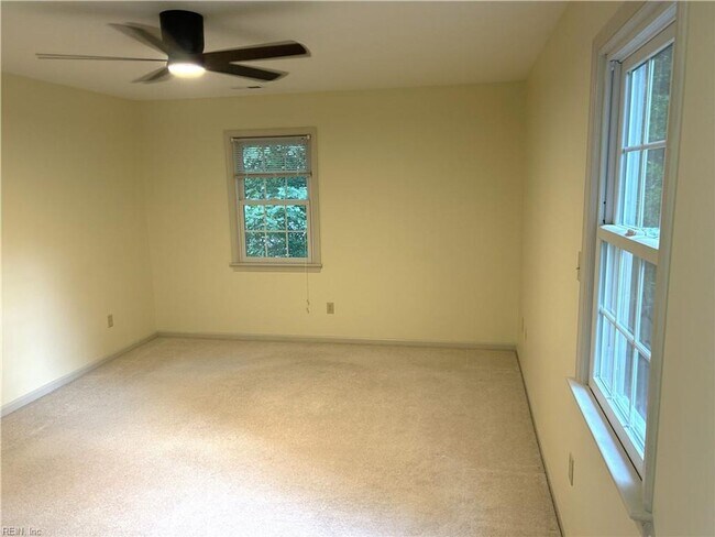 Building Photo - 203 Kenmar Dr
