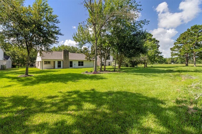 Building Photo - 210 Pecan Valley Ct