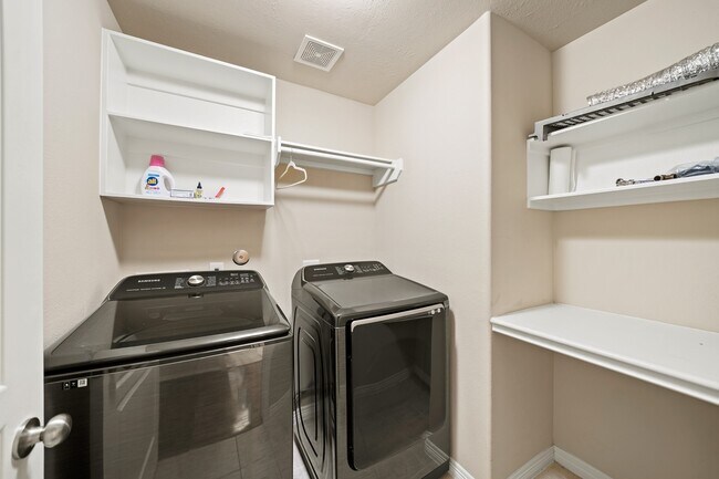 Building Photo - 1121 Beall Landing Ct