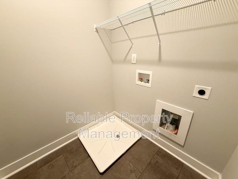Building Photo - 14 S Laird Dr