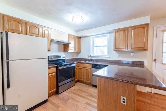 Building Photo - 12136 Bentridge Pl