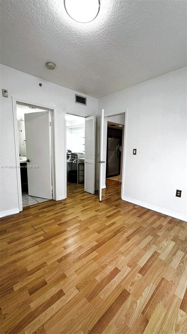 Building Photo - 7326 Collins Ave